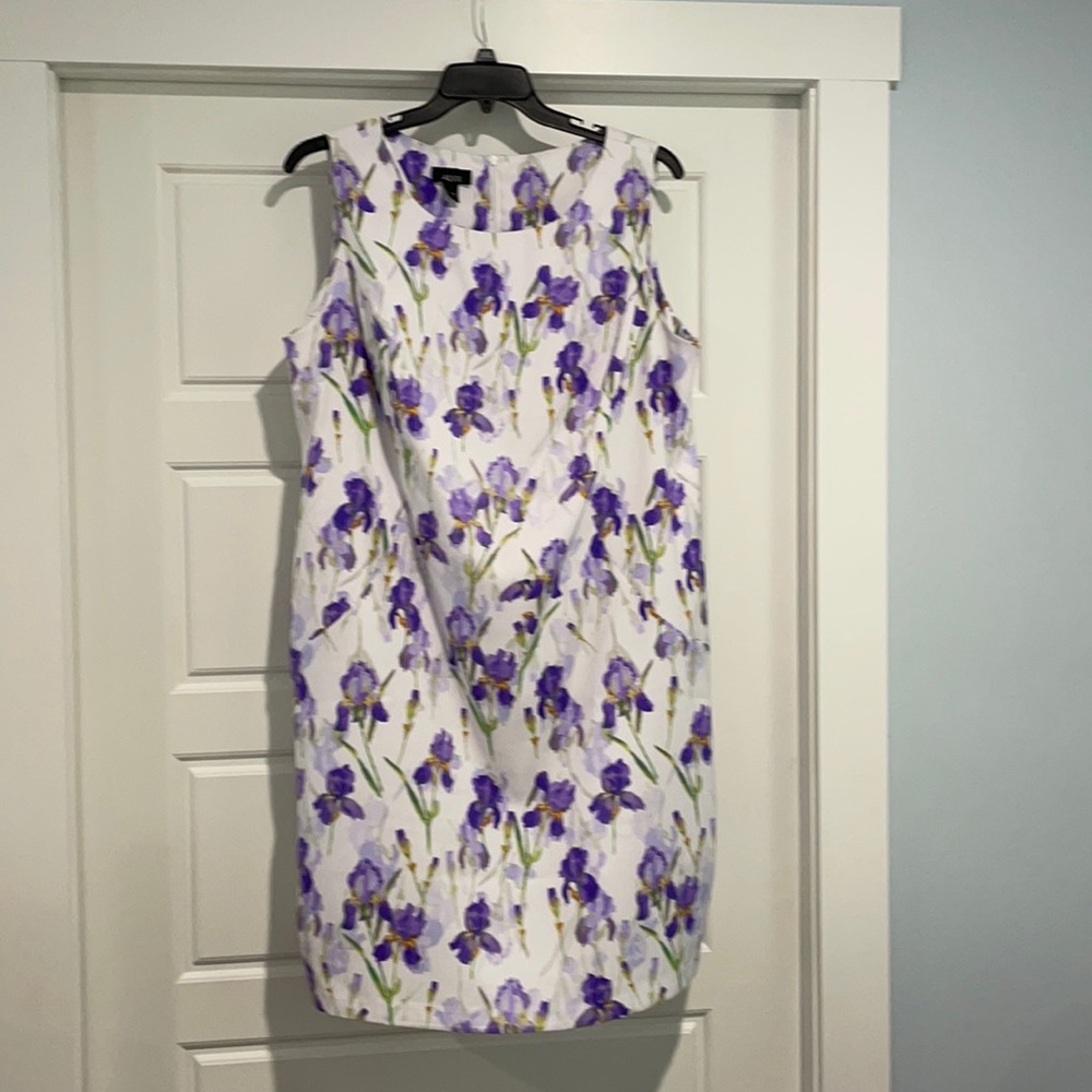 Sleeveless dress
